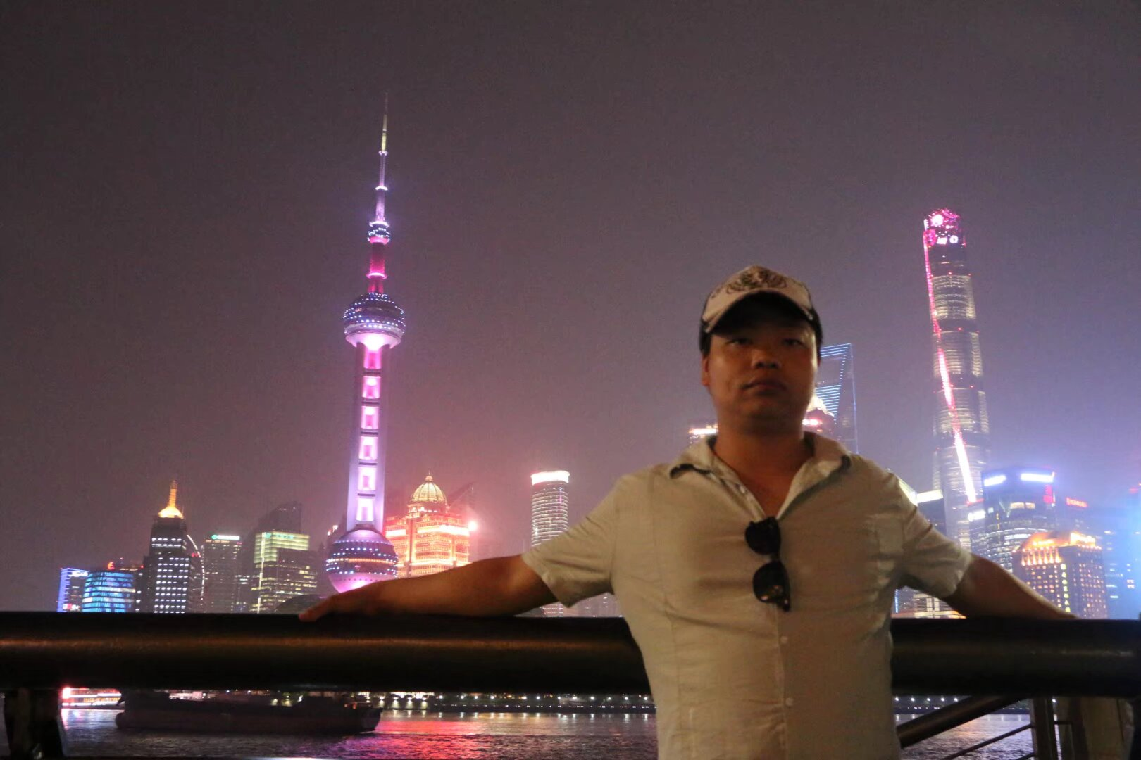 路遥知马力，日久见人心！没有一见钟情，只有见色起意！